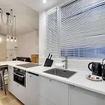 Modern Apartment - 2Br-6P-Oberkampf